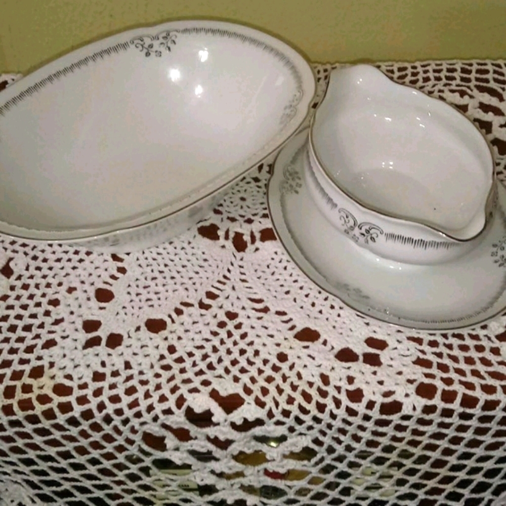 - Krautheim bowl & gravy boat